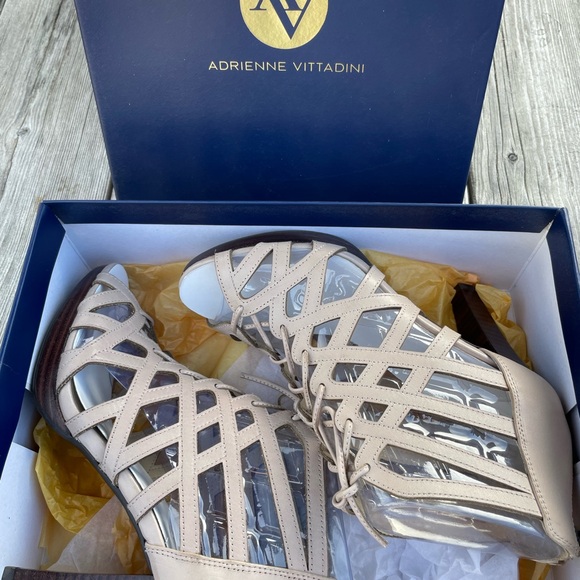 New Condition Adrienne Vittadini Heel - Picture 4 of 6